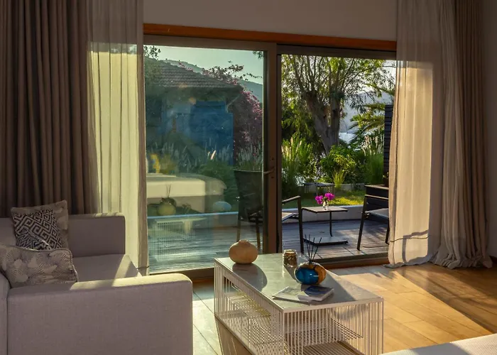 Miamai Boutique - Adult Only 3*