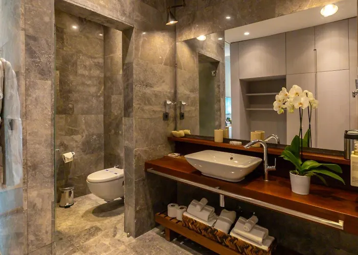 Miamai Boutique - Adult Only 3*